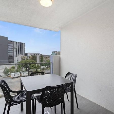 Lovely 2- Bedroom Rental Unit With Free Parking Brisbane Dış mekan fotoğraf
